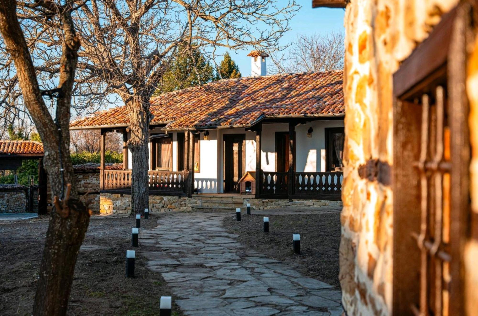 Complex Arbanashki Style-Panoramic View With Summer And Winter Terrace, Jacuzzi, Sauna, Children'S And Adult Area With Cinema Summer Arbanasi Exterior foto