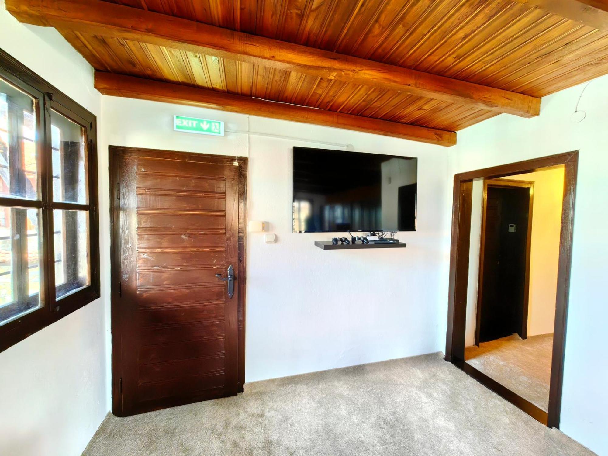 Complex Arbanashki Style-Panoramic View With Summer And Winter Terrace, Jacuzzi, Sauna, Children'S And Adult Area With Cinema Summer Arbanasi Exterior foto