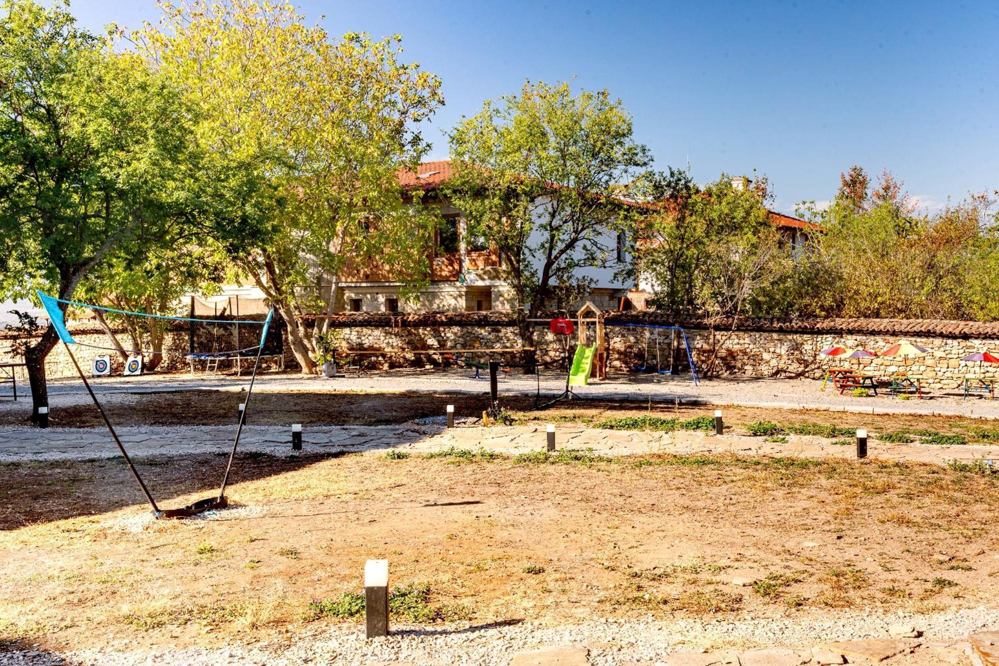 Complex Arbanashki Style-Panoramic View With Summer And Winter Terrace, Jacuzzi, Sauna, Children'S And Adult Area With Cinema Summer Arbanasi Exterior foto