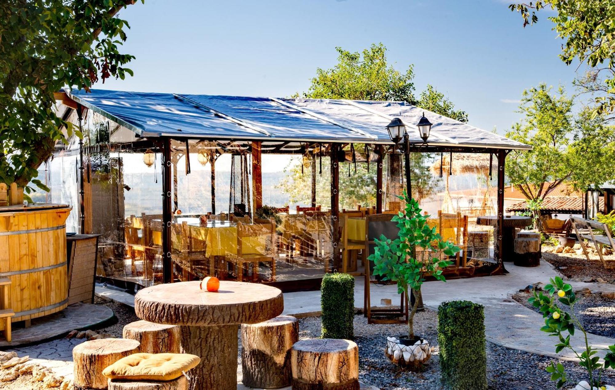 Complex Arbanashki Style-Panoramic View With Summer And Winter Terrace, Jacuzzi, Sauna, Children'S And Adult Area With Cinema Summer Arbanasi Exterior foto