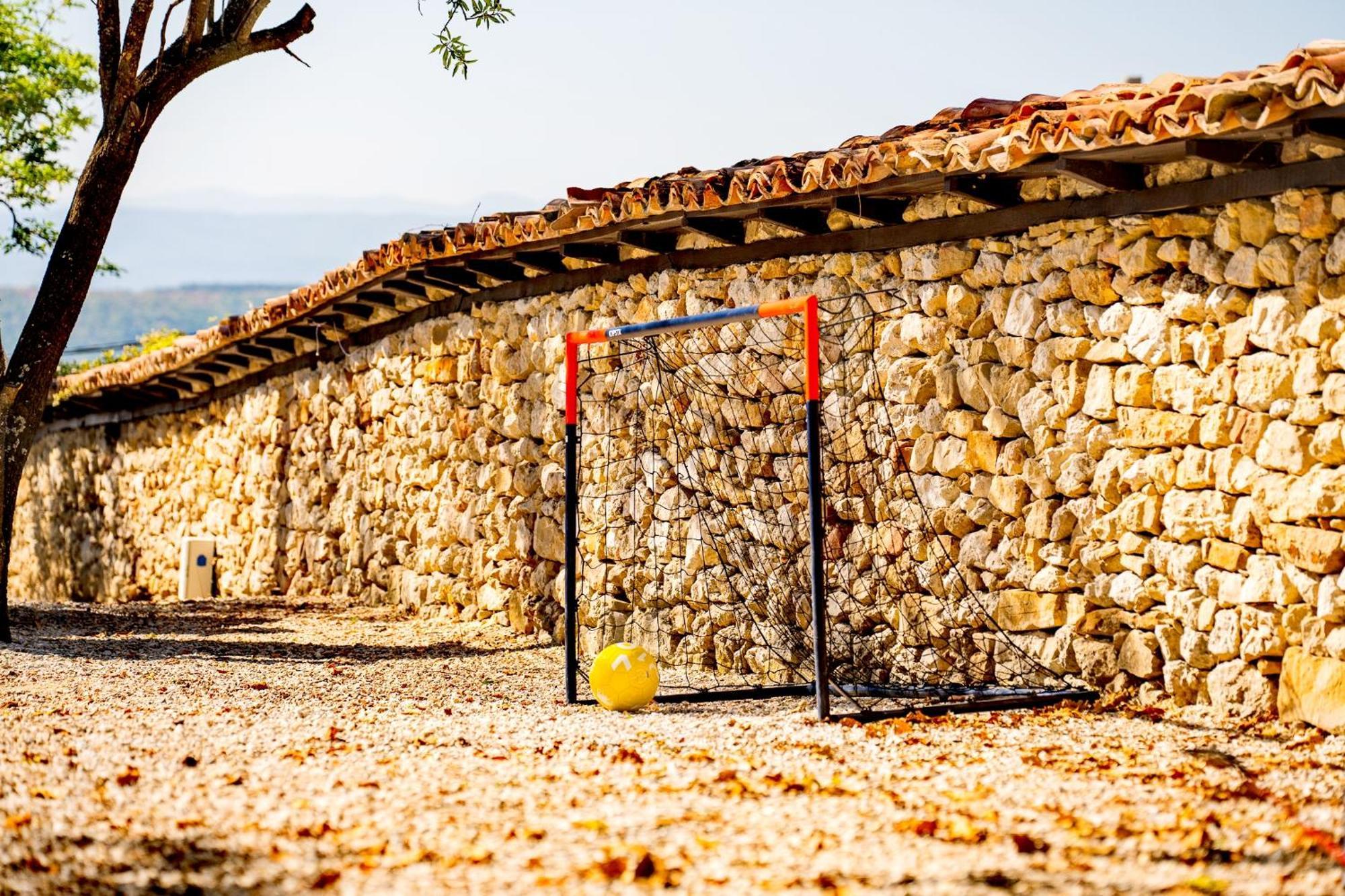 Complex Arbanashki Style-Panoramic View With Summer And Winter Terrace, Jacuzzi, Sauna, Children'S And Adult Area With Cinema Summer Arbanasi Exterior foto
